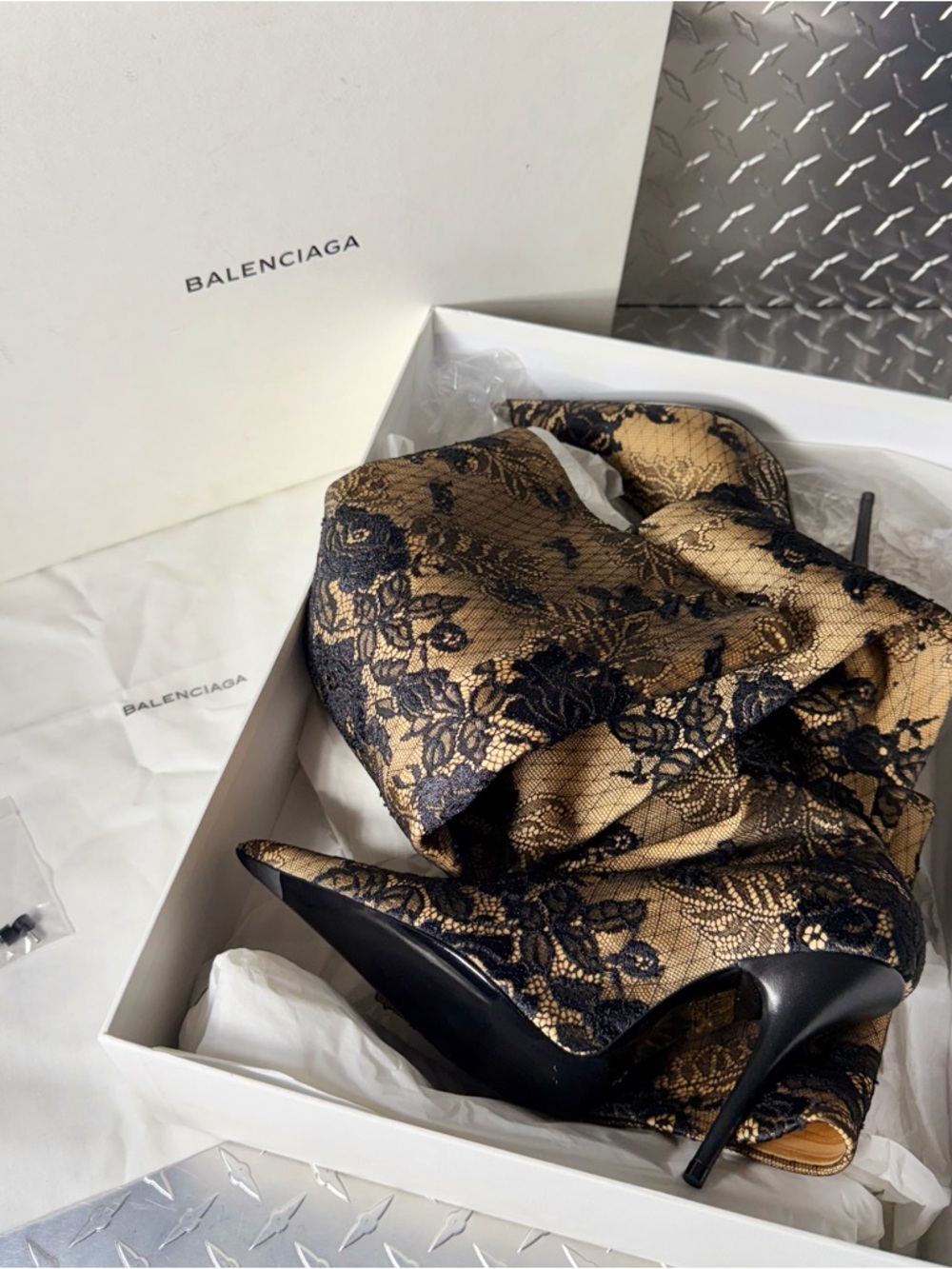 Balenciaga Dentelle Lace Over The Knee Lace Knife Boots in Beige/Black 37 - Picture 7 of 7